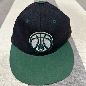 Milwaukee Bucks Snapback Hat Excellent Condition Preowned
